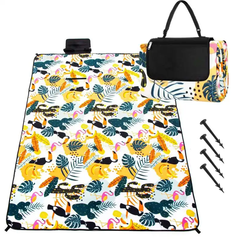 Preț promoțional Patura pentru picnic sau plaja, cu folie izolatoare si maner, 150x200cm, model tropical, alb verde