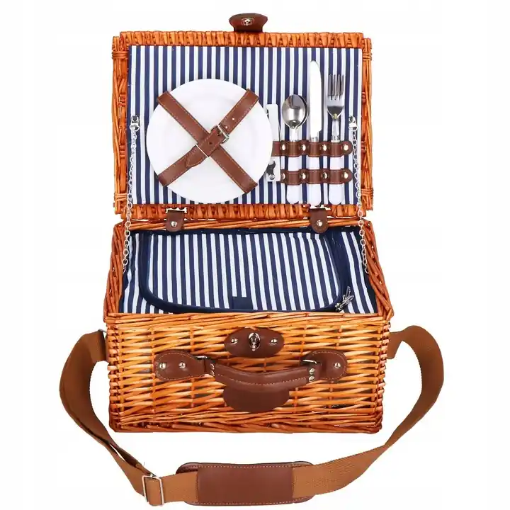Mai ieftin Cos de picnic echipat pentru 2 persoane Deluxe, din rachita, cu vesela si tacamuri, frigorific