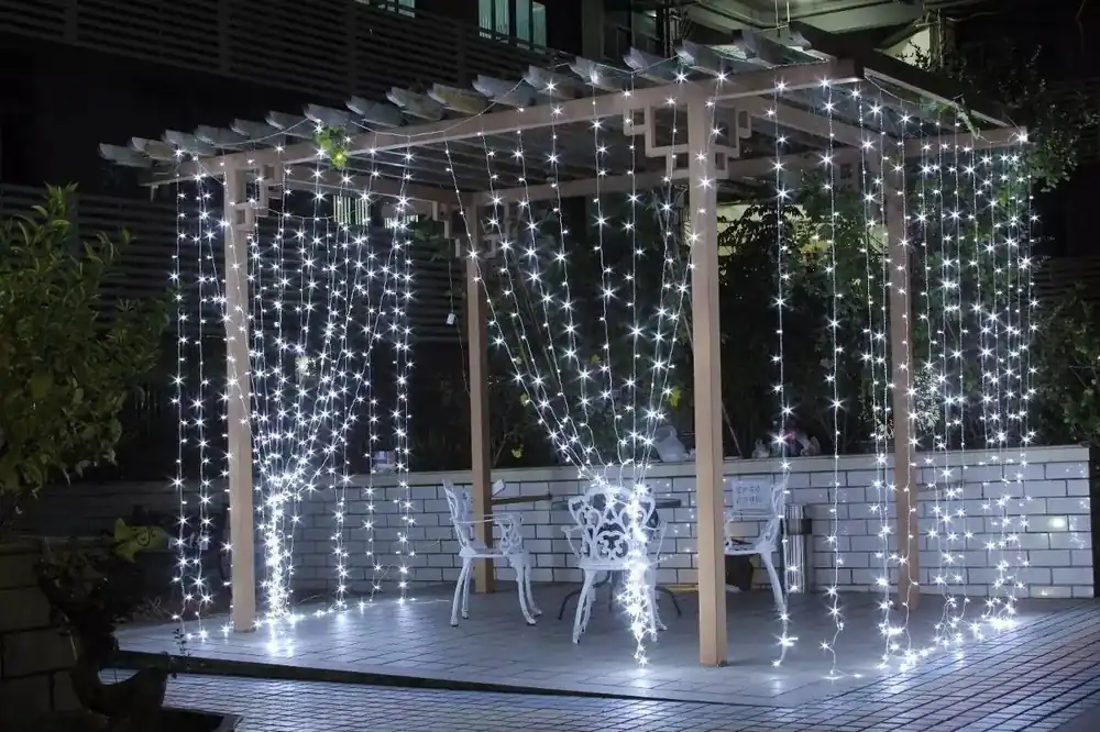 Preț redus Ghirlanda luminoasa 300 LED-uri, 3m, pentru interior/exterior, telecomanda, iluminare alba