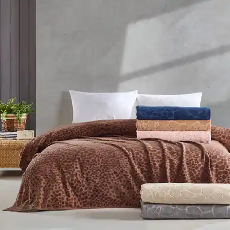 Ofertă de sezon Cuvertura Camel Maro 220x240 cm (Catifea)